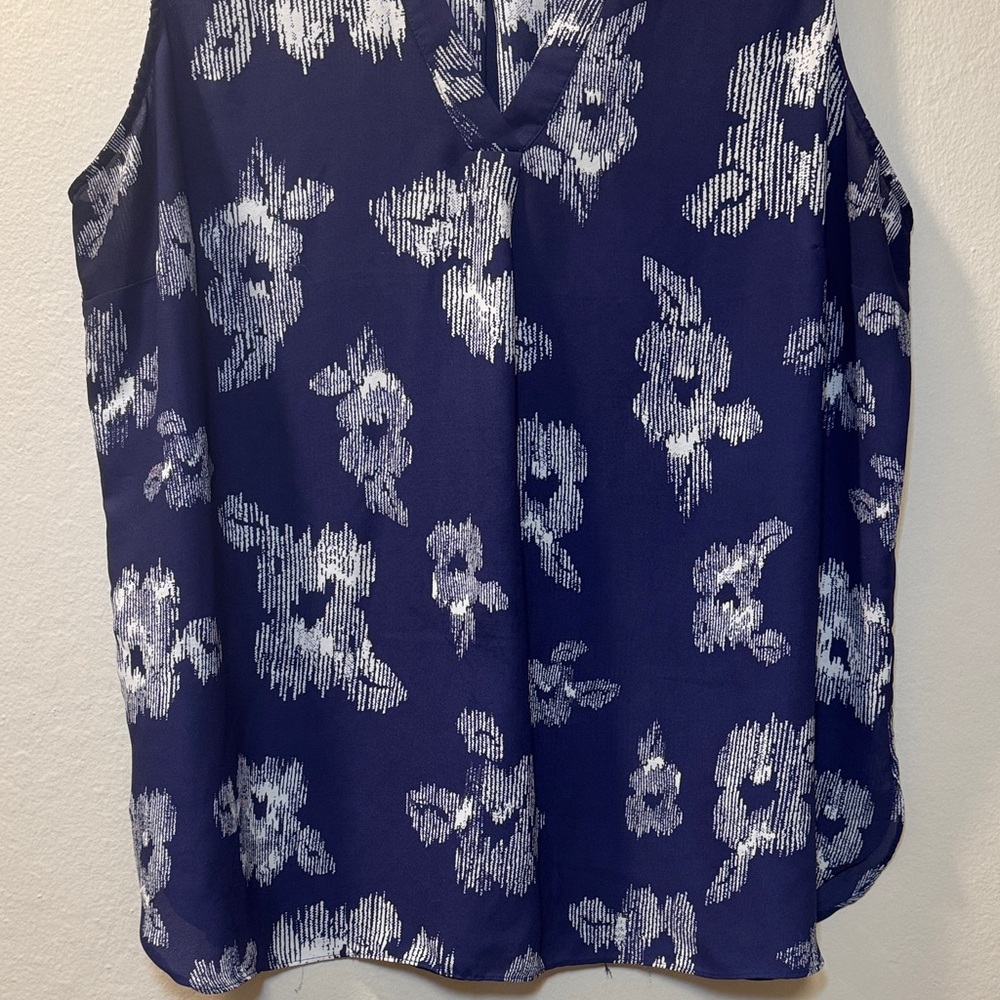 Violet & Claire Navy Floral Sleeveless V-Neck Camisole - Picture 3 of 8